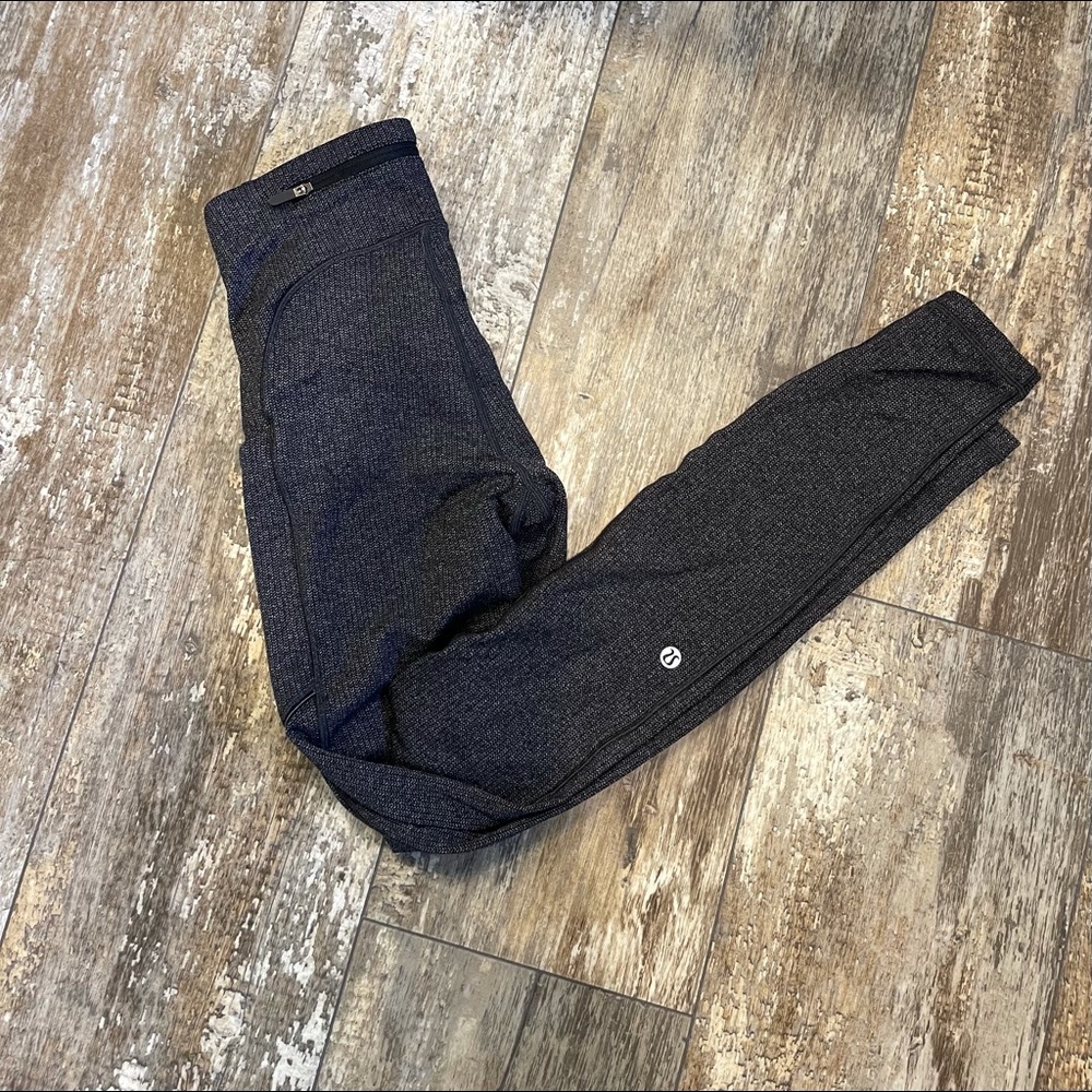 28’ Run fast and Free leggings. Barely used. :)